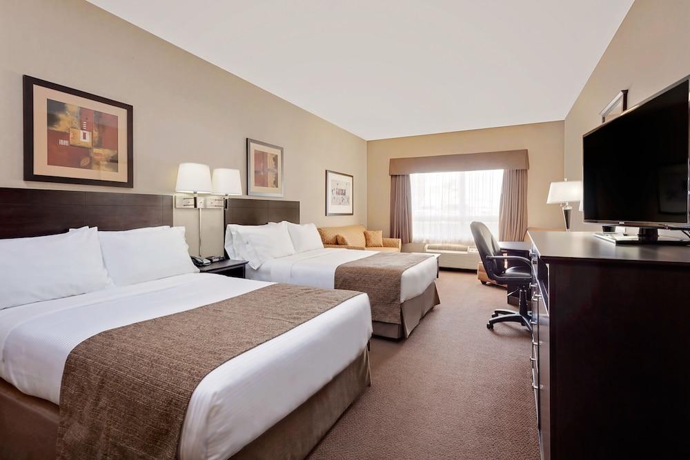 Ramada By Wyndham Camrose Hotel Buitenkant foto