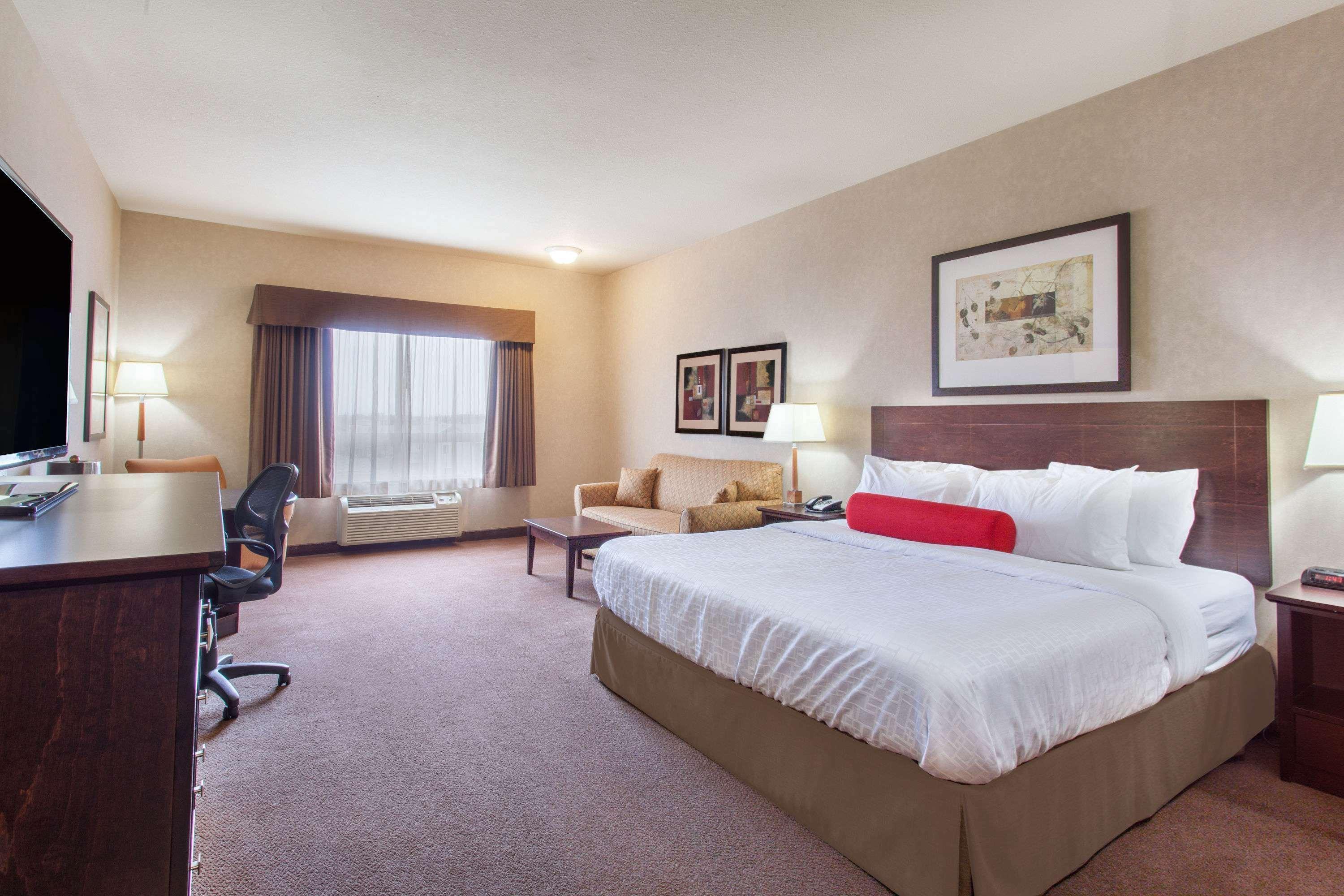 Ramada By Wyndham Camrose Hotel Buitenkant foto