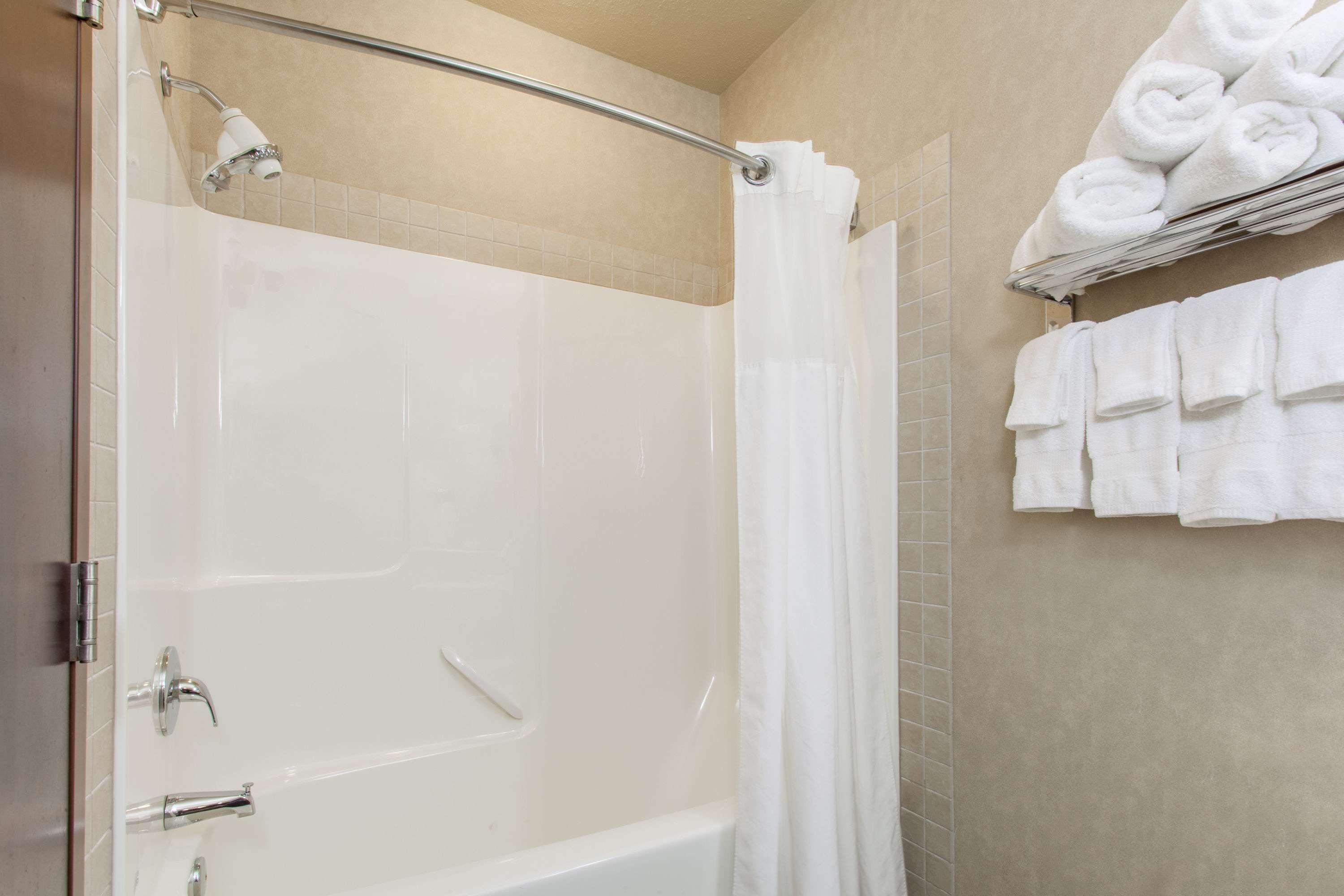 Ramada By Wyndham Camrose Hotel Buitenkant foto