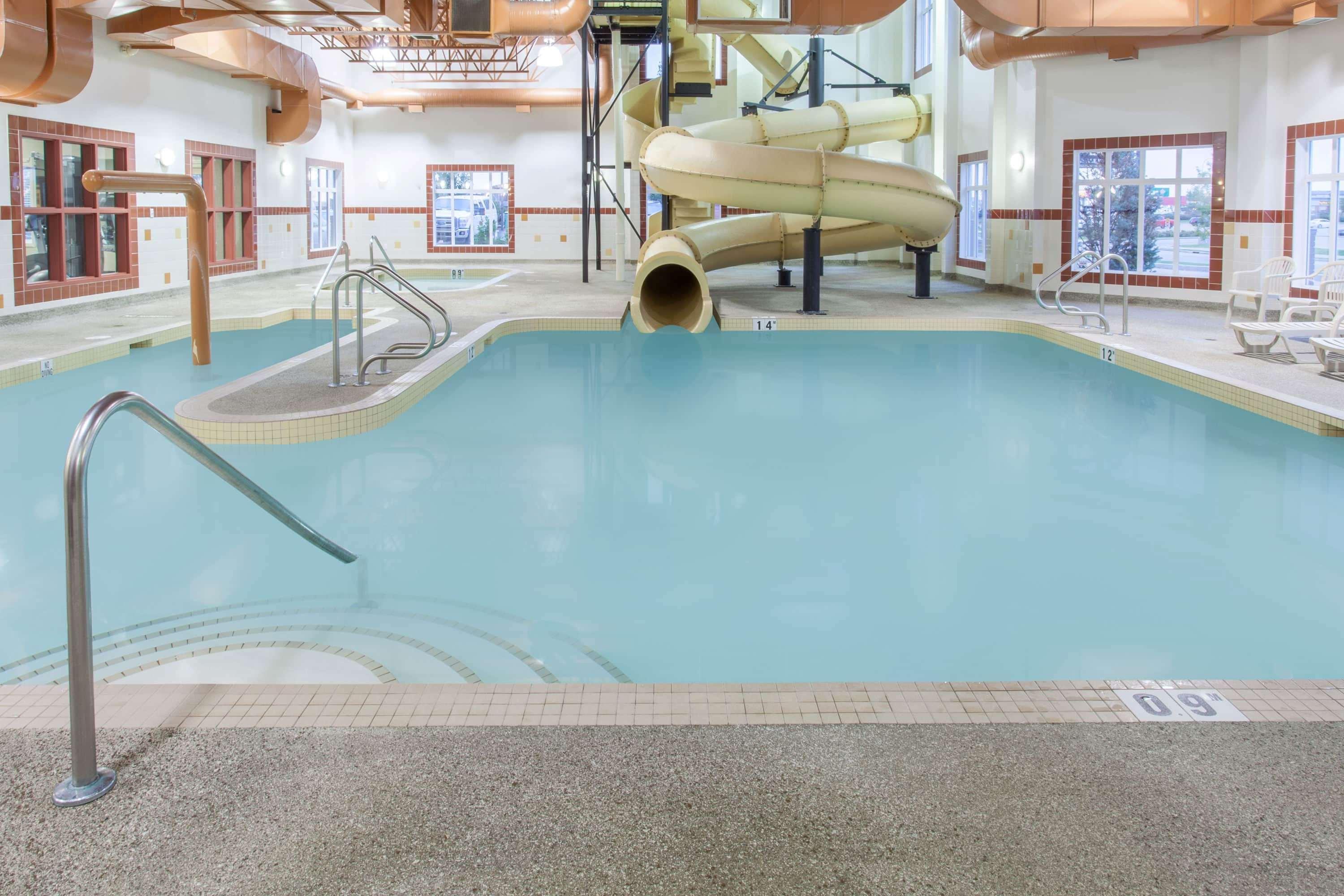 Ramada By Wyndham Camrose Hotel Buitenkant foto