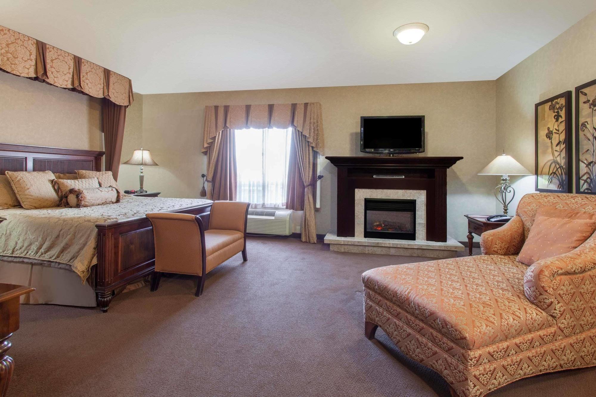 Ramada By Wyndham Camrose Hotel Buitenkant foto