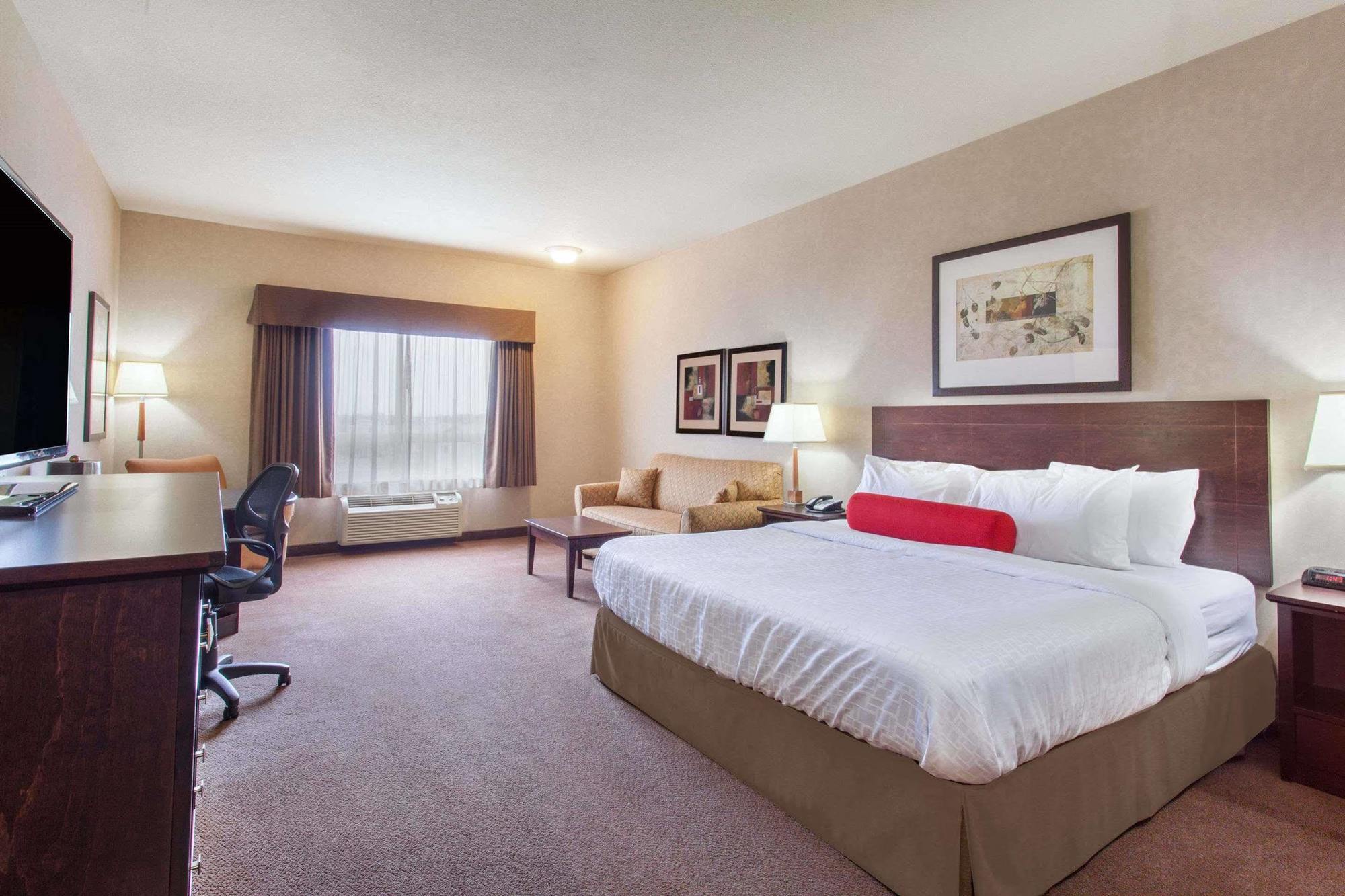 Ramada By Wyndham Camrose Hotel Buitenkant foto